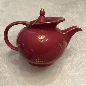 VINTAGE HALL WINDSHIELD CAMELLIA WITH STANDARD GOLD TEAPOT